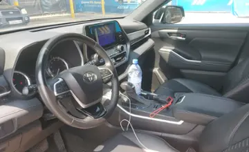 Toyota Highlander 2023 года за 28 000 000 тг. в Алматы фото 5