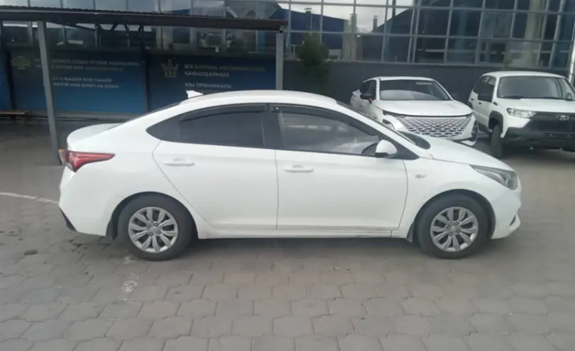 Hyundai Accent 2018 года за 5 000 000 тг. в Караганда фото 4