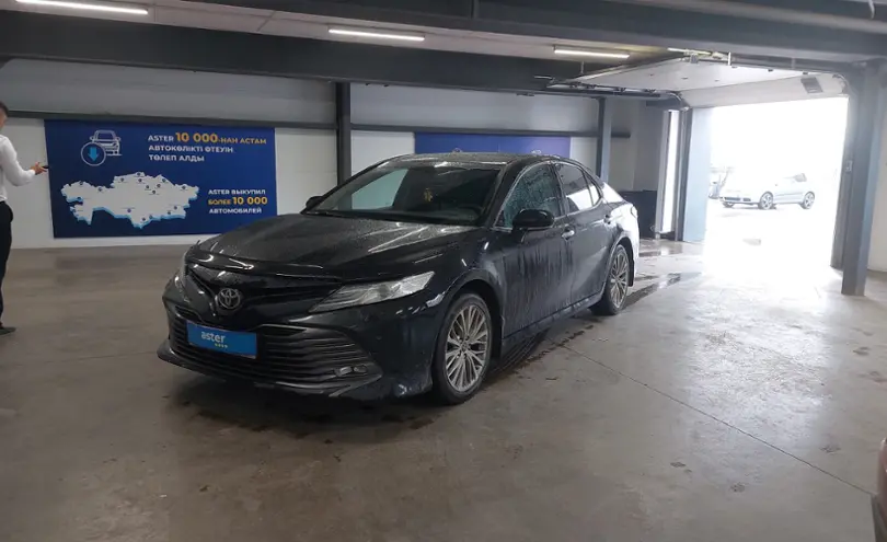 Toyota Camry 2019 года за 14 000 000 тг. в Астана