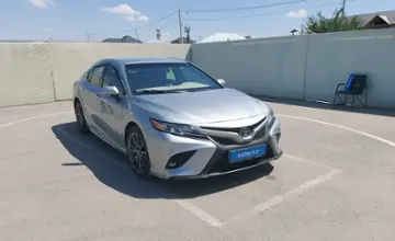 Toyota Camry 2018 года за 13 000 000 тг. в Шымкент фото 2