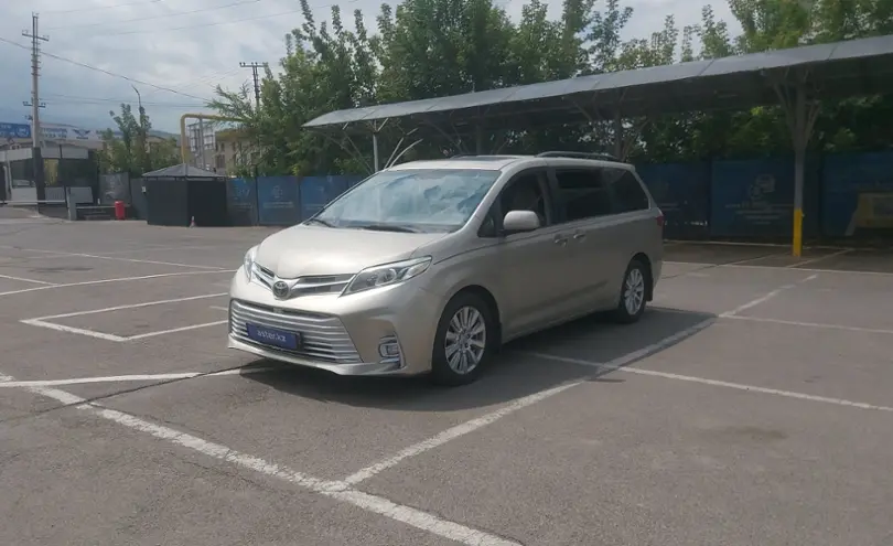 Toyota Sienna 2019 года за 13 500 000 тг. в Алматы