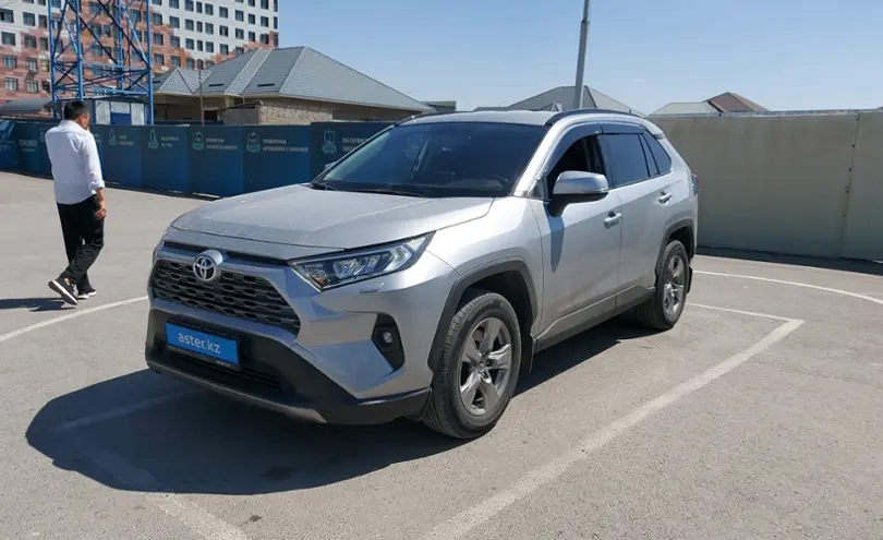Toyota RAV4 2023 года за 15 500 000 тг. в Шымкент