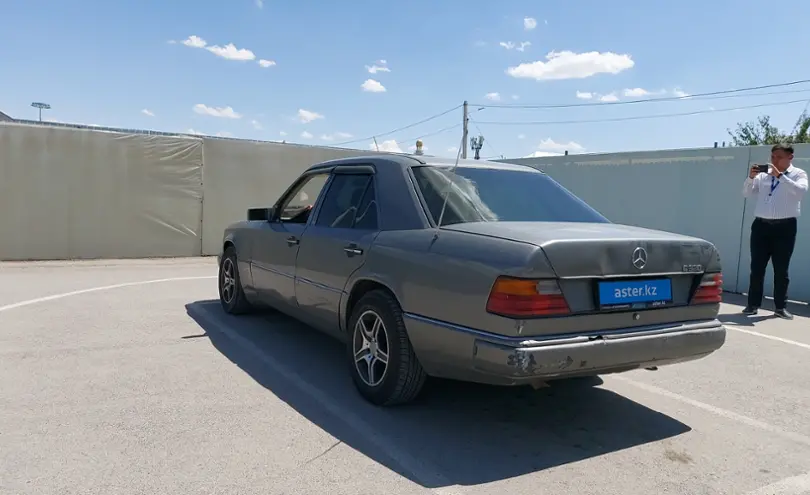 Mercedes-Benz W124 1988 года за 1 200 000 тг. в Шымкент фото 4