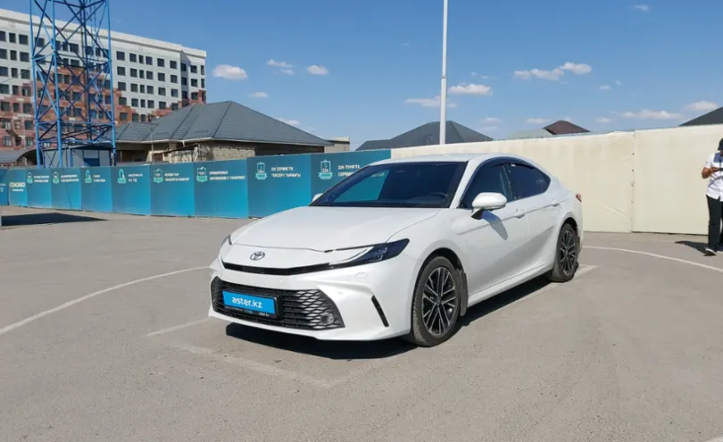 Toyota Camry 2024 года за 23 000 000 тг. в Шымкент