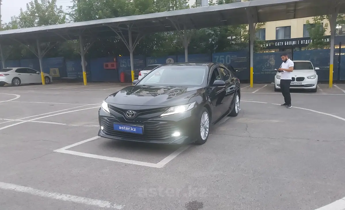 Toyota Camry 2019 года за 16 000 000 тг. в Алматы