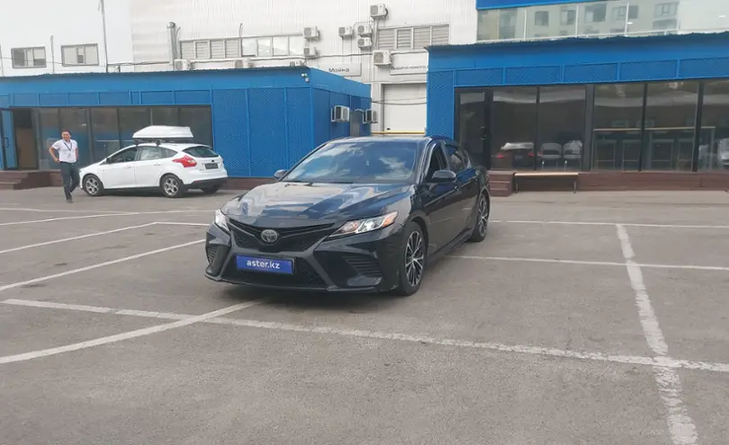 Toyota Camry 2018 года за 13 000 000 тг. в Алматы