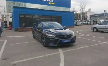 Toyota Camry 2018 года за 13 000 000 тг. в Алматы фото 2