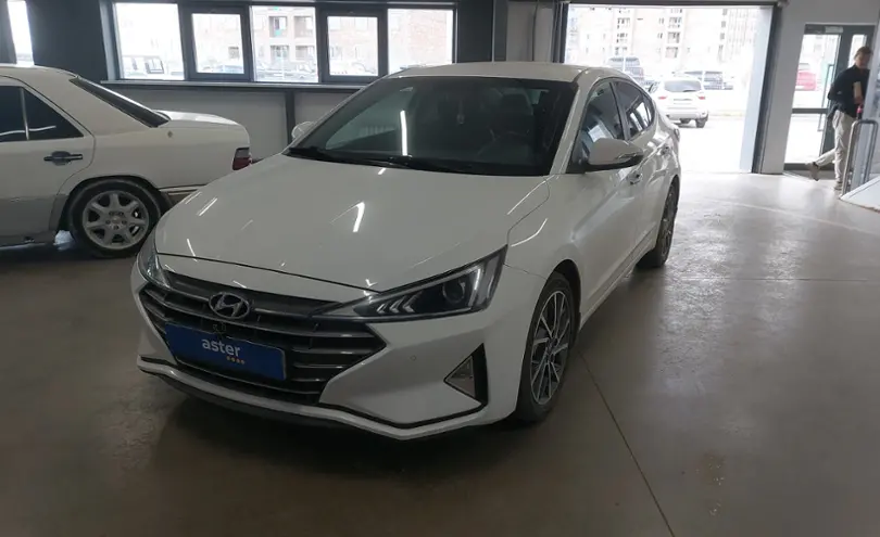 Hyundai Elantra 2019 года за 8 800 000 тг. в Астана