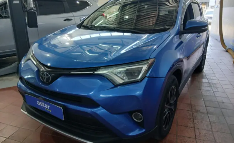 Toyota RAV4 2018 года за 12 800 000 тг. в Астана