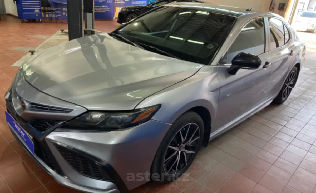 Toyota Camry 2021 года за 14 000 000 тг. в Астана