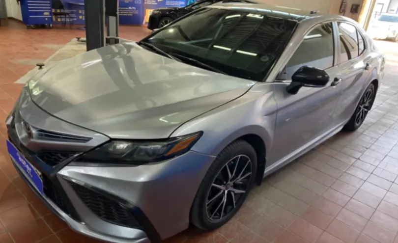 Toyota Camry 2021 года за 14 000 000 тг. в Астана