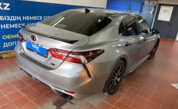 Toyota Camry 2021 года за 14 000 000 тг. в Астана
