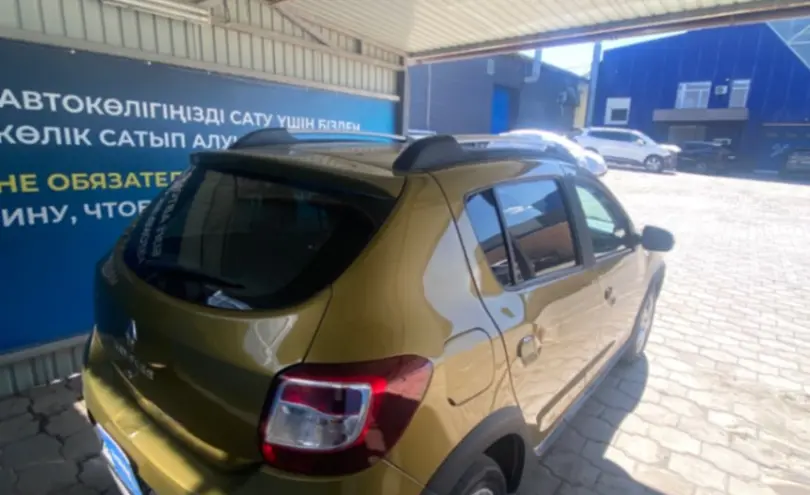 Renault Sandero 2015 года за 4 600 000 тг. в Караганда фото 5