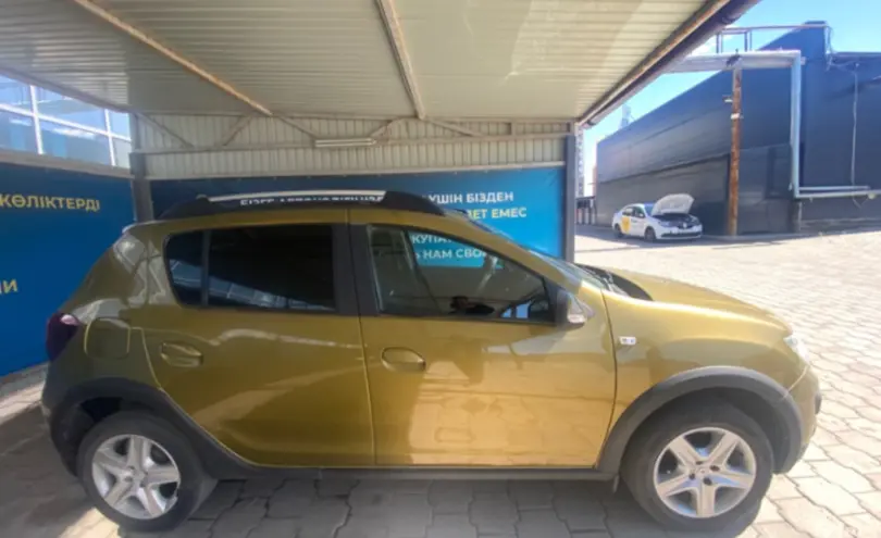 Renault Sandero 2015 года за 4 600 000 тг. в Караганда фото 4