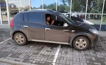 Renault Sandero 2013 года за 3 750 000 тг. в Актобе фото 4