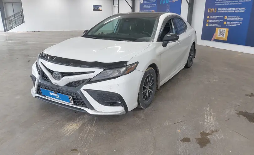 Toyota Camry 2021 года за 14 000 000 тг. в Астана