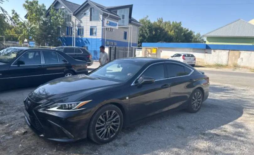 Lexus ES 2019 года за 19 000 000 тг. в Шымкент