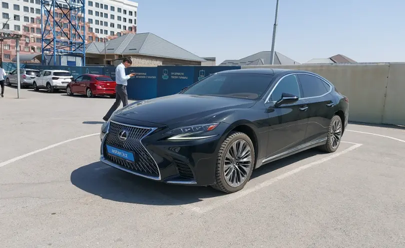 Lexus LS 2018 года за 32 000 000 тг. в Шымкент
