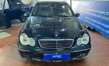 Mercedes-Benz C-Класс 2005 года за 2 700 000 тг. в Астана фото 2