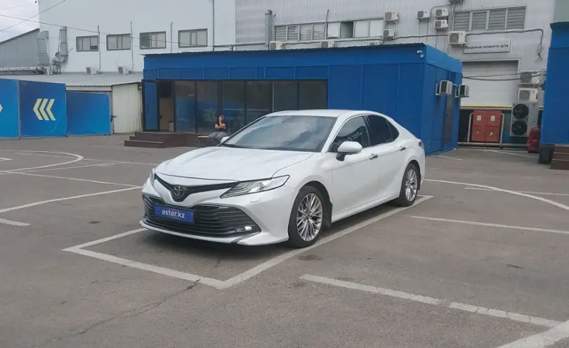Toyota Camry 2018 года за 14 000 000 тг. в Алматы