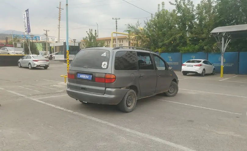 Volkswagen Sharan 1996 года за 1 600 000 тг. в Алматы фото 3