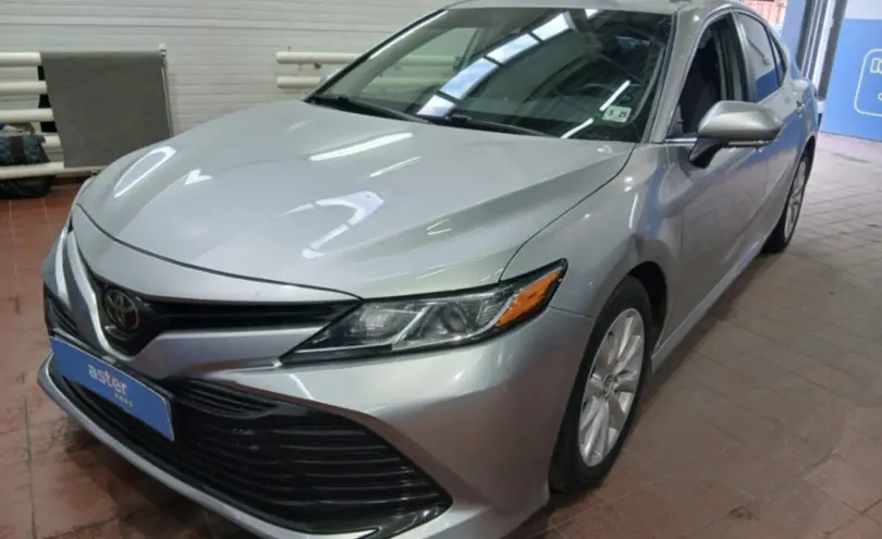 Toyota Camry 2019 года за 14 000 000 тг. в Астана