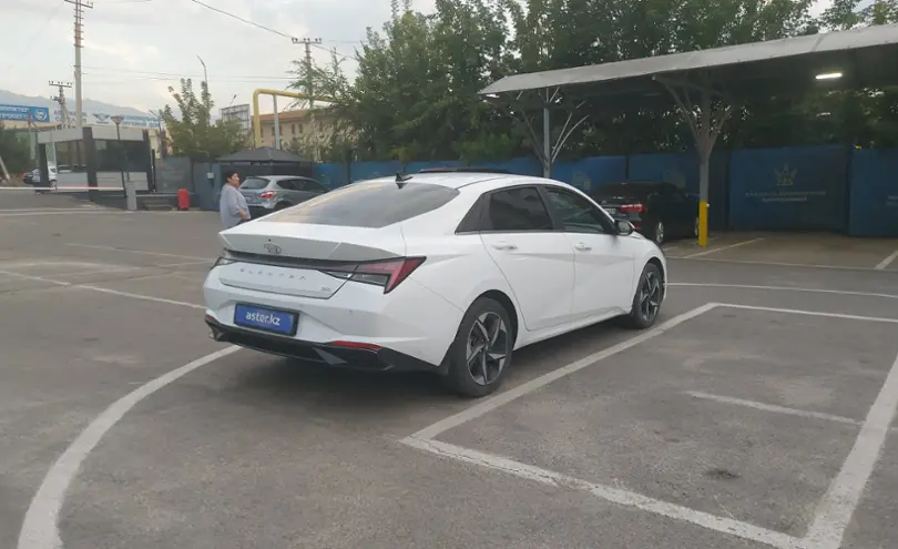 Hyundai Elantra 2022 года за 11 000 000 тг. в Алматы фото 3