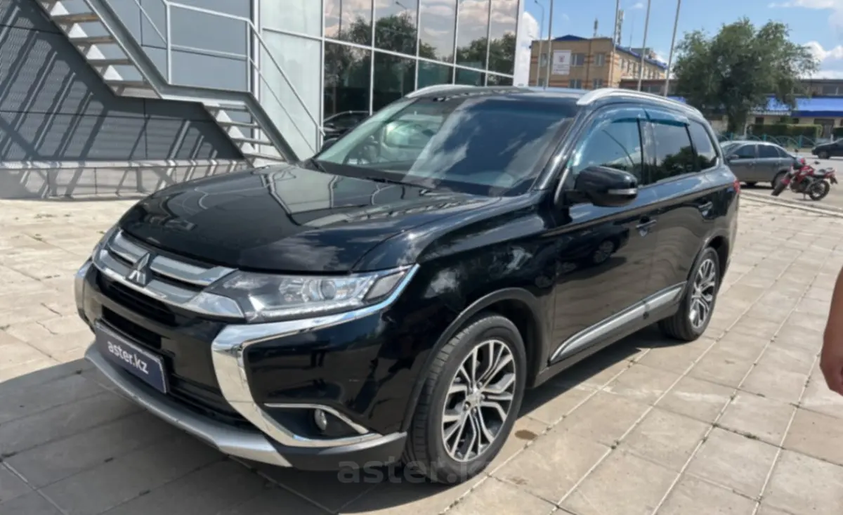 Mitsubishi Outlander 2018 года за 9 000 000 тг. в Уральск