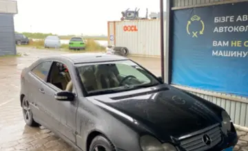 Mercedes-Benz C-Класс 2002 года за 2 200 000 тг. в Караганда фото 3