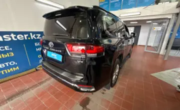 Toyota Land Cruiser 2023 года за 56 000 000 тг. в Астана