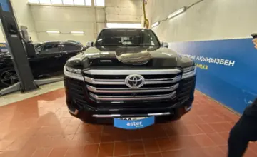 Toyota Land Cruiser 2023 года за 56 000 000 тг. в Астана фото 2