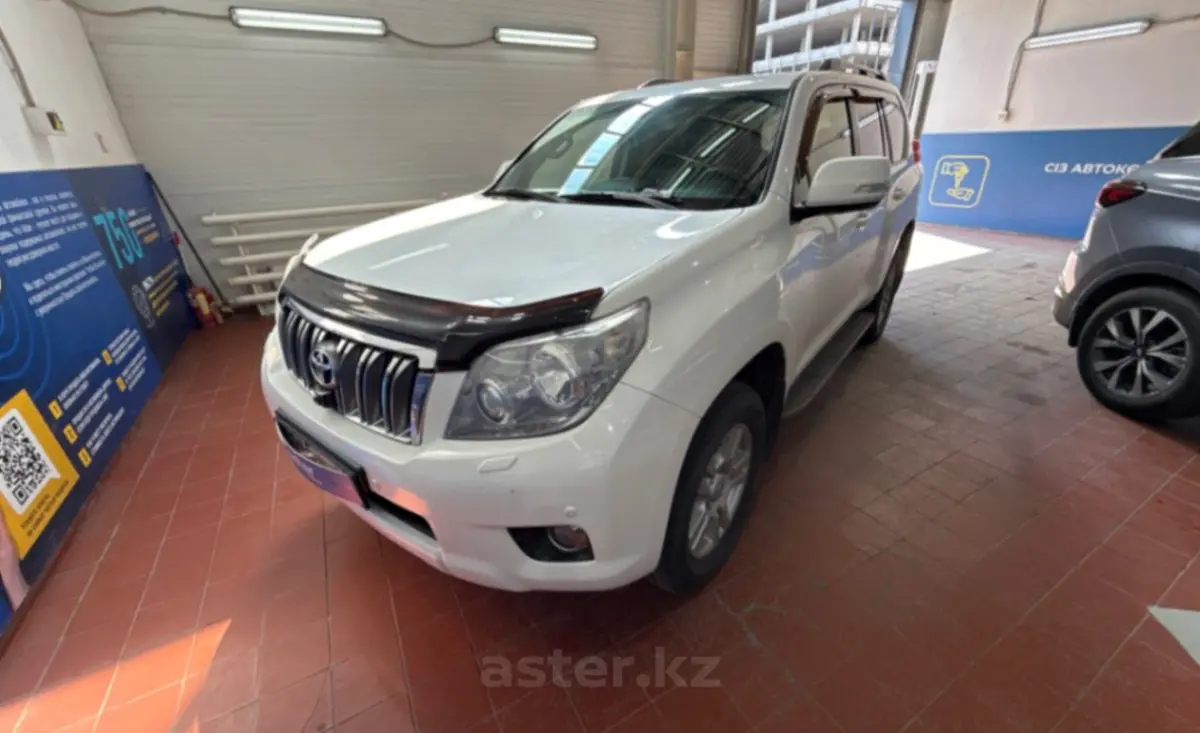 Toyota Land Cruiser Prado 2013 года за 21 000 000 тг. в Астана