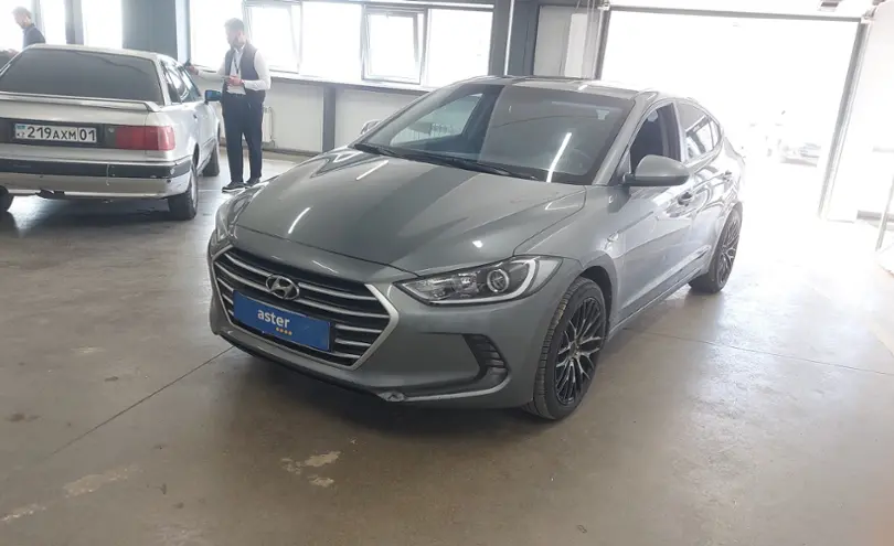 Hyundai Elantra 2018 года за 7 500 000 тг. в Астана