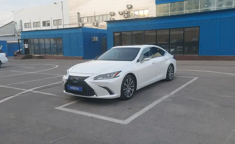 Lexus ES 2019 года за 20 000 000 тг. в Алматы