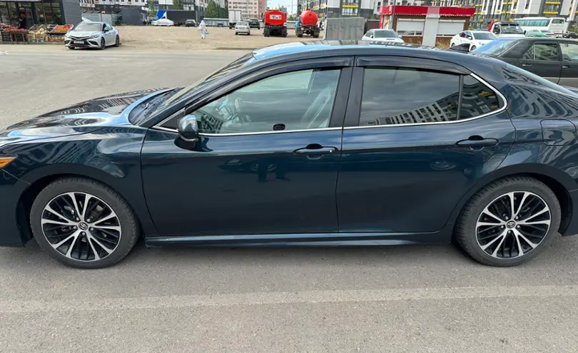 Toyota Camry 2018 года за 11 000 000 тг. в Астана