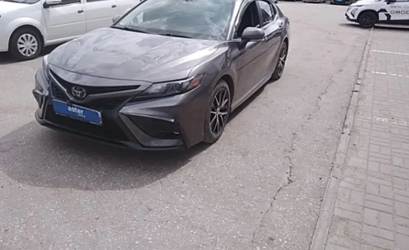 Toyota Camry 2022 года за 16 000 000 тг. в Актобе
