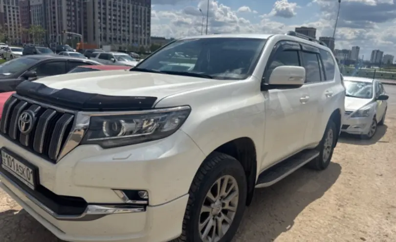 Toyota Land Cruiser Prado 2019 года за 25 000 000 тг. в Астана