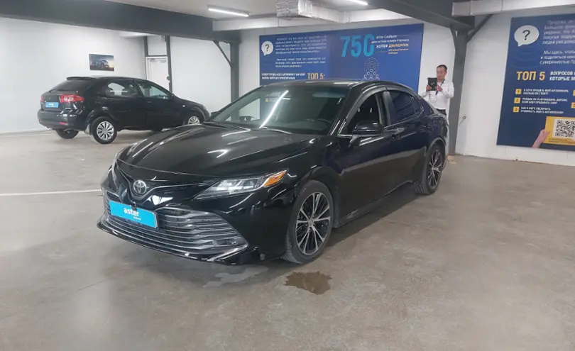 Toyota Camry 2019 года за 11 000 000 тг. в Астана