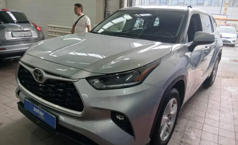 Toyota Highlander 2022 года за 25 000 000 тг. в Астана