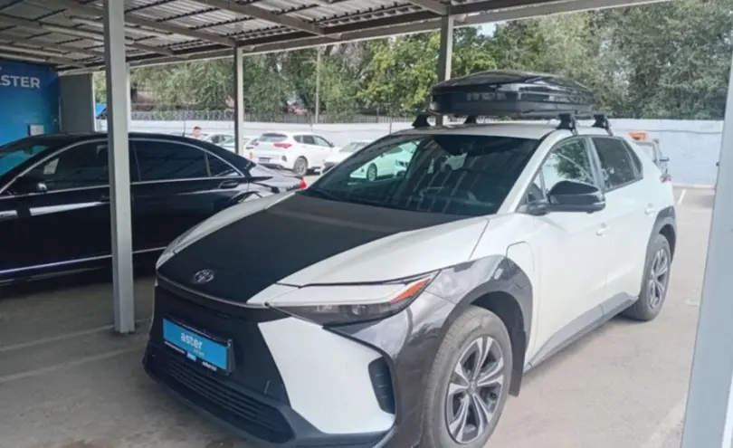 Toyota bZ4X 2023 года за 10 000 000 тг. в Алматы