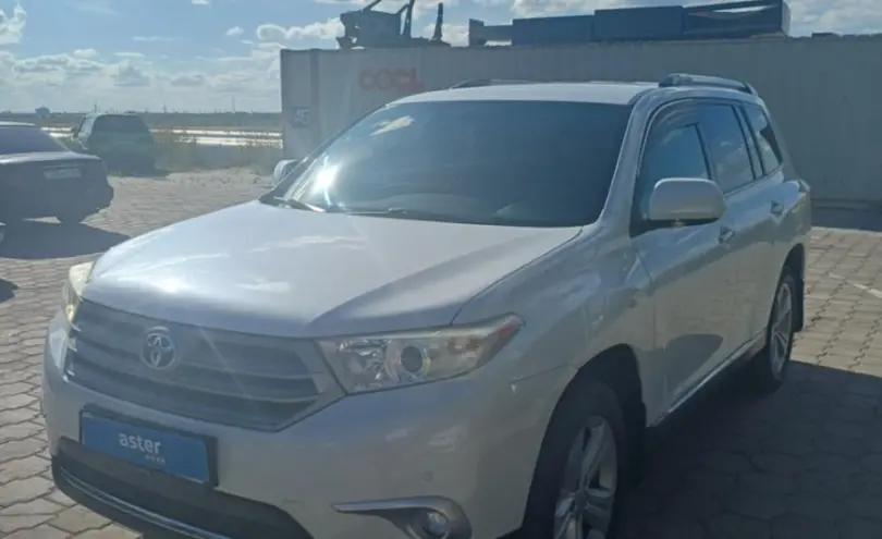 Toyota Highlander 2011 года за 13 000 000 тг. в Караганда