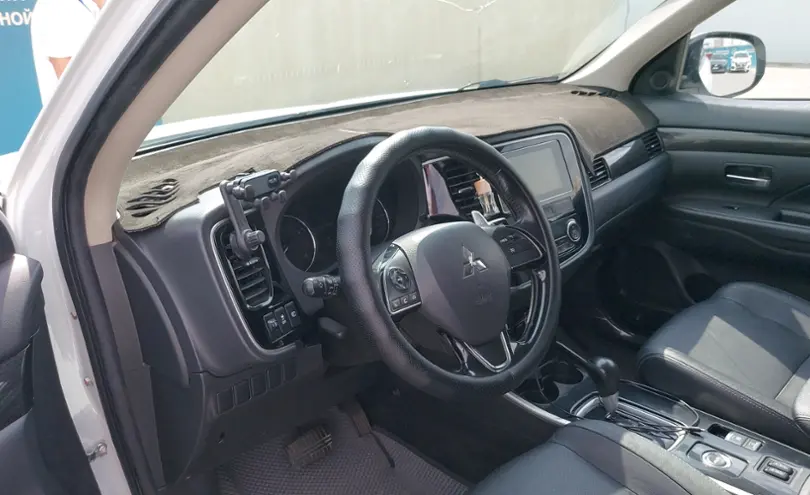 Mitsubishi Outlander 2018 года за 9 800 000 тг. в Шымкент фото 5