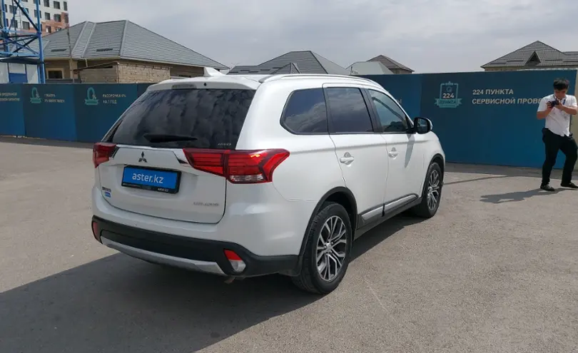 Mitsubishi Outlander 2018 года за 9 800 000 тг. в Шымкент фото 3