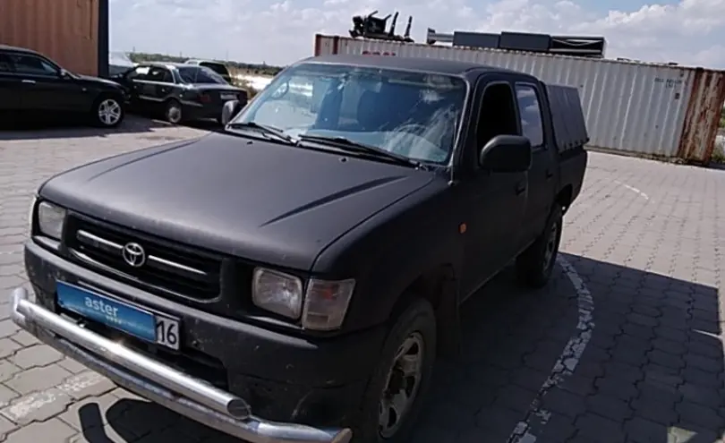 Toyota Hilux 2000 года за 2 500 000 тг. в Караганда