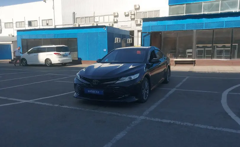 Toyota Camry 2018 года за 15 000 000 тг. в Алматы