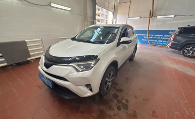 Toyota RAV4 2017 года за 12 300 000 тг. в Астана