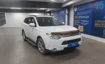 Mitsubishi Outlander 2013 года за 6 900 000 тг. в Астана фото 2