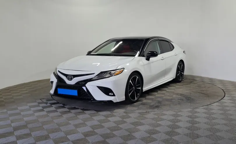 Toyota Camry 2019 года за 10 390 000 тг. в Алматы
