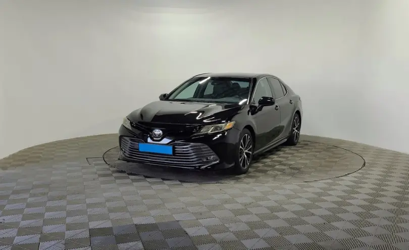 Toyota Camry 2019 года за 10 990 000 тг. в Алматы