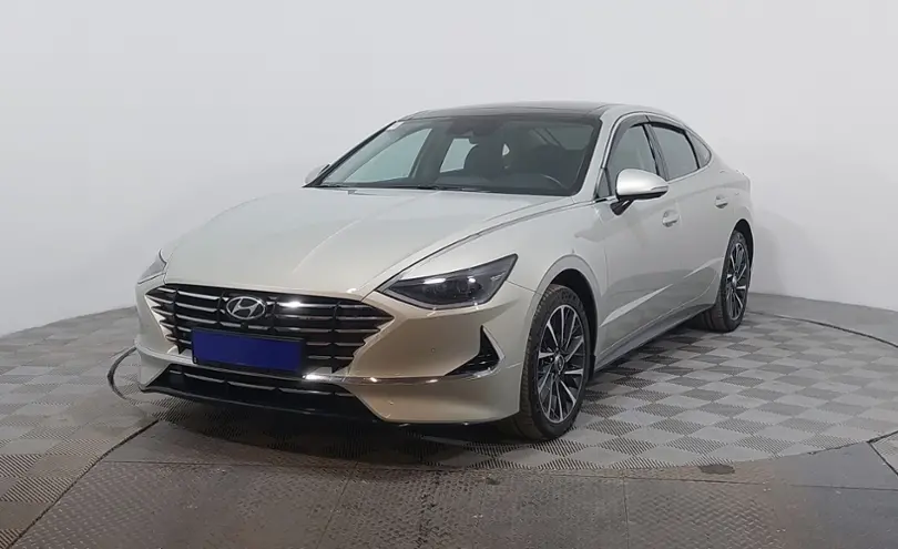 Hyundai Sonata 2022 года за 13 290 000 тг. в Астана